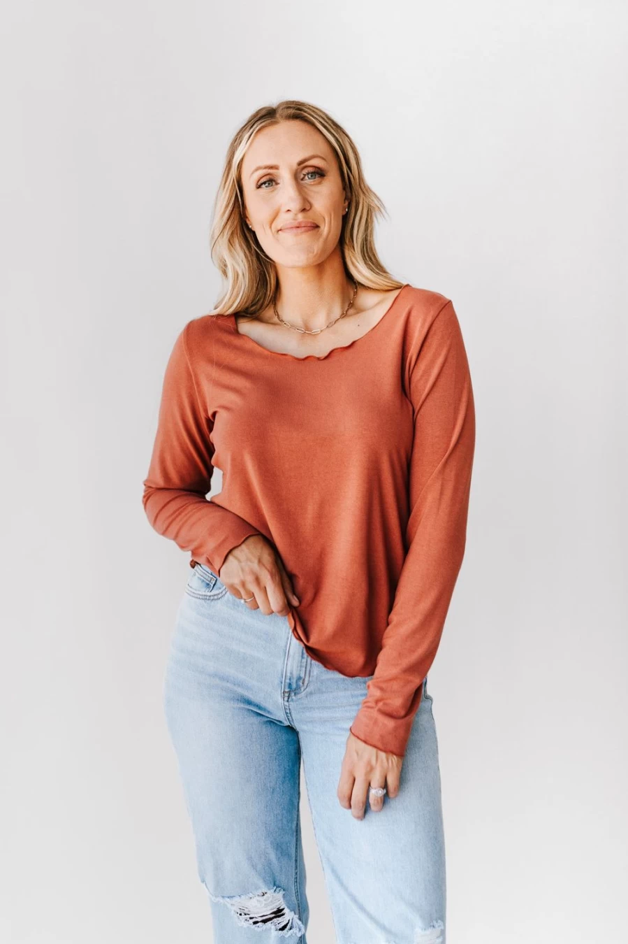 Piper & Scoot Women's Brick Red Lettuce Hem T-Shirt - Deltona Style Casual Tee