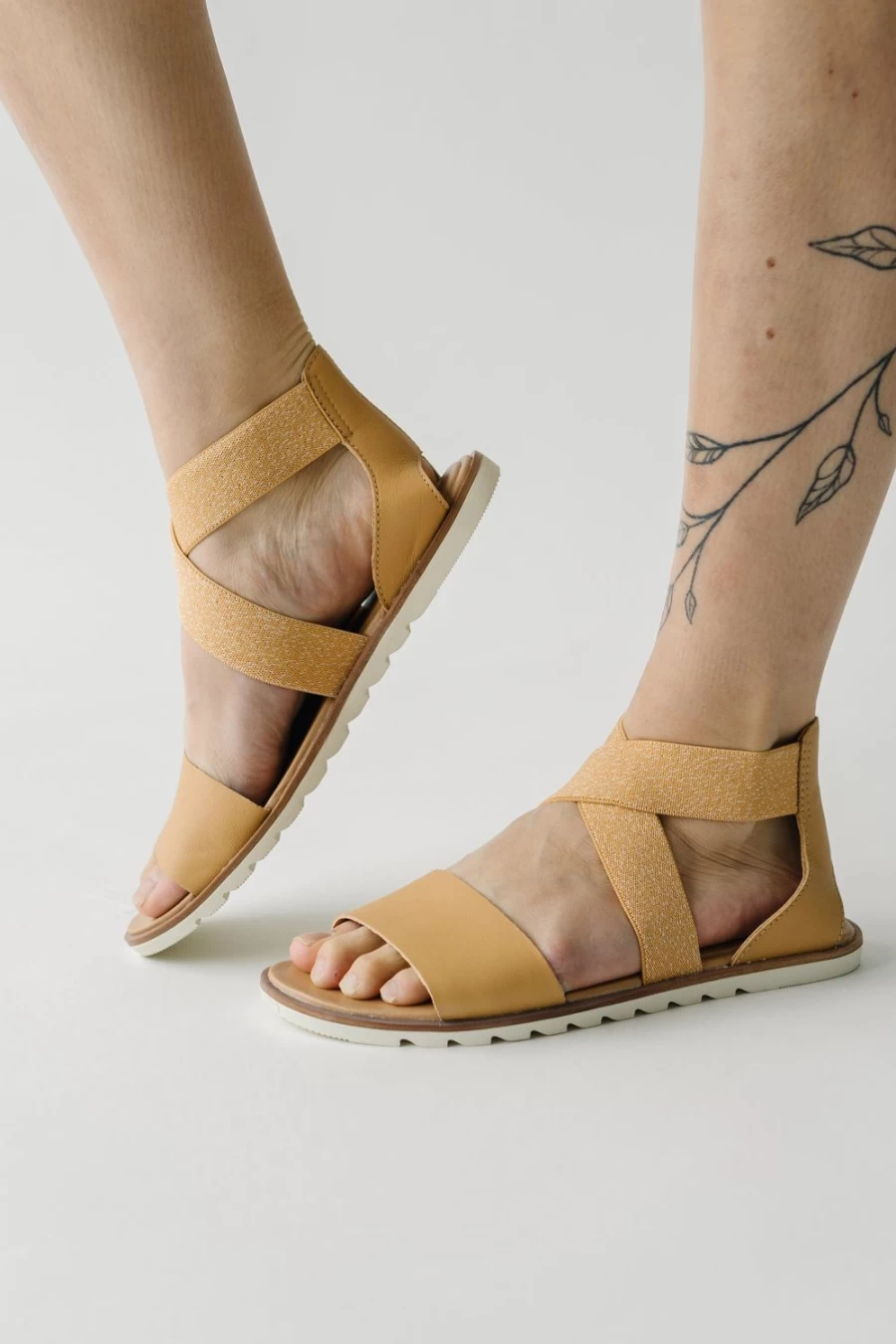 Piper & Scoot Women's Ella II Sandal in Honest Beige & Chalk