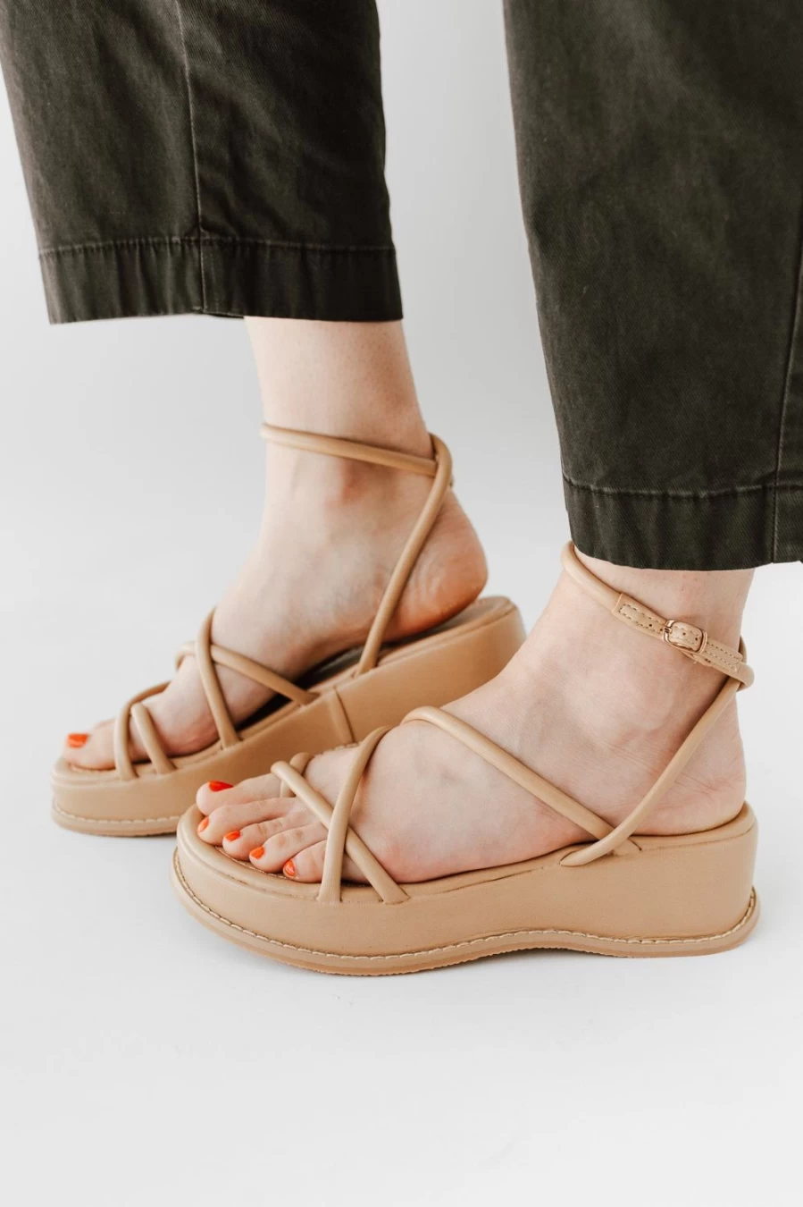 Piper & Scoot Women's Clairo Smooth Platform Sandal in Sand - Fast Shipping (1 Week Delivery)