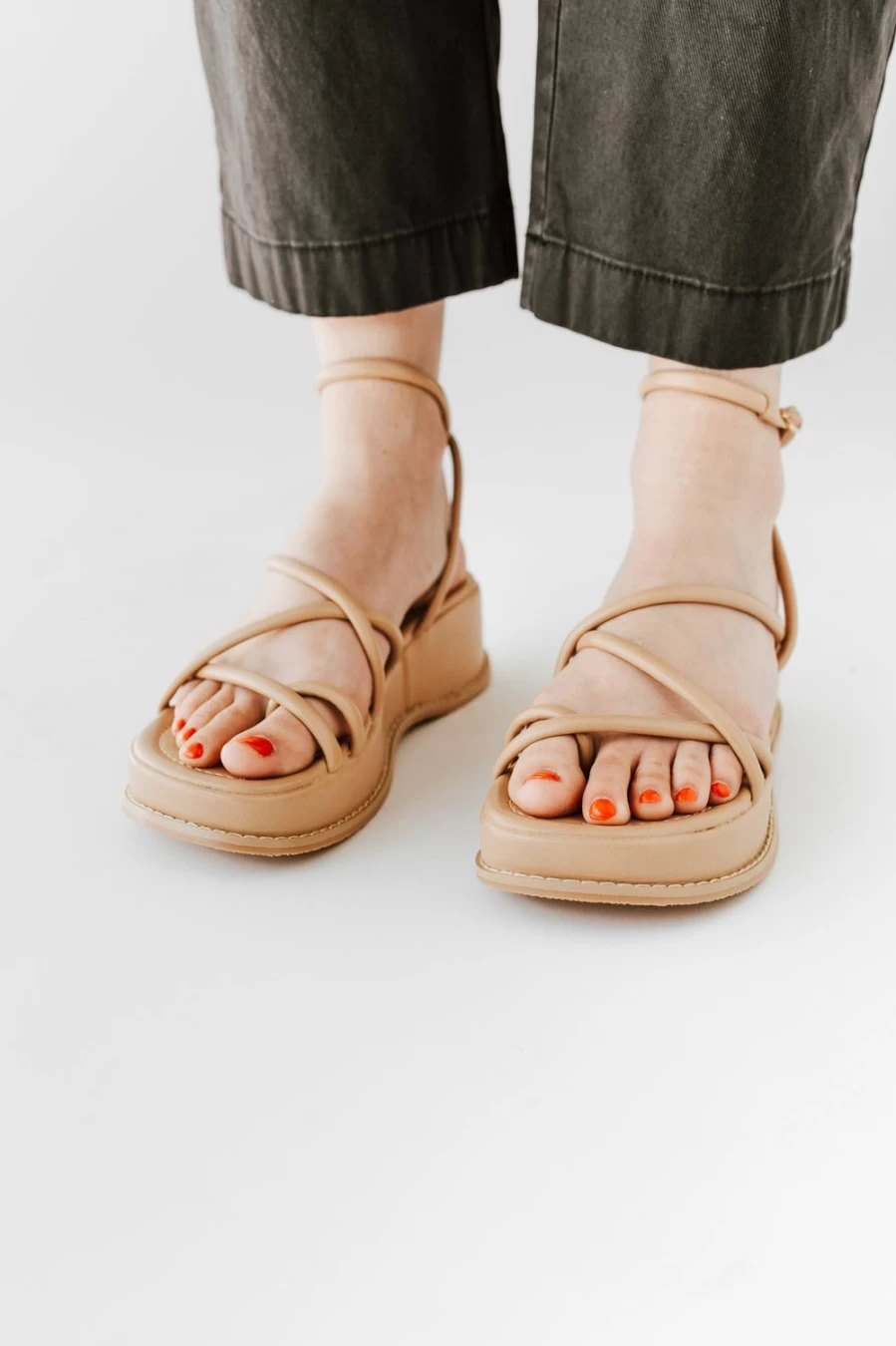 Piper & Scoot Women's Clairo Smooth Platform Sandal in Sand - Fast Shipping (1 Week Delivery)