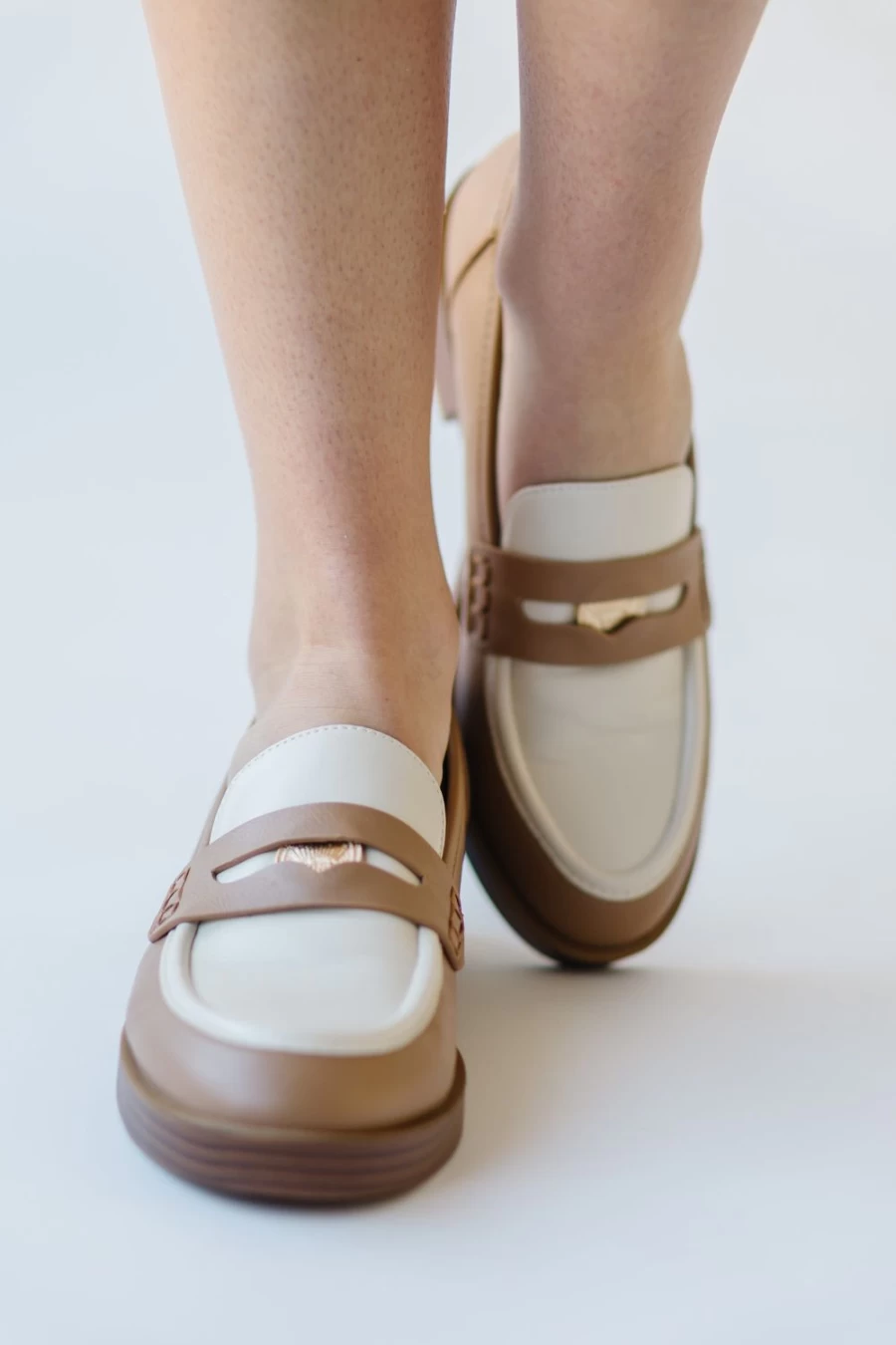 Piper & Scoot Women's Bone & Camel Porter Loafers - Classic Chinese Laundry Style