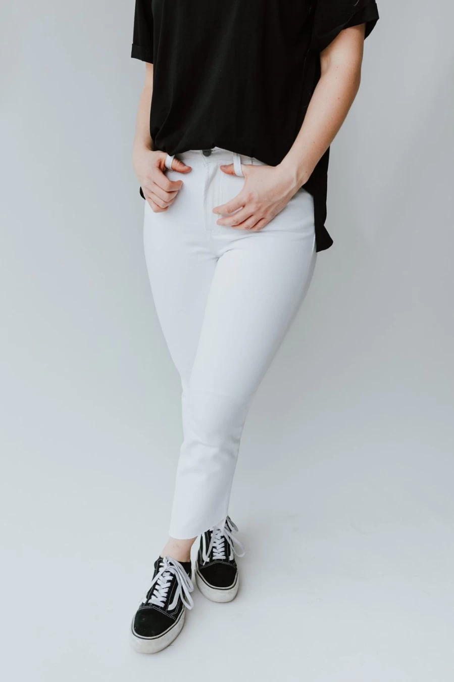 Piper & Scoot Women's Baza High Rise Crop Straight Jeans in White Denim