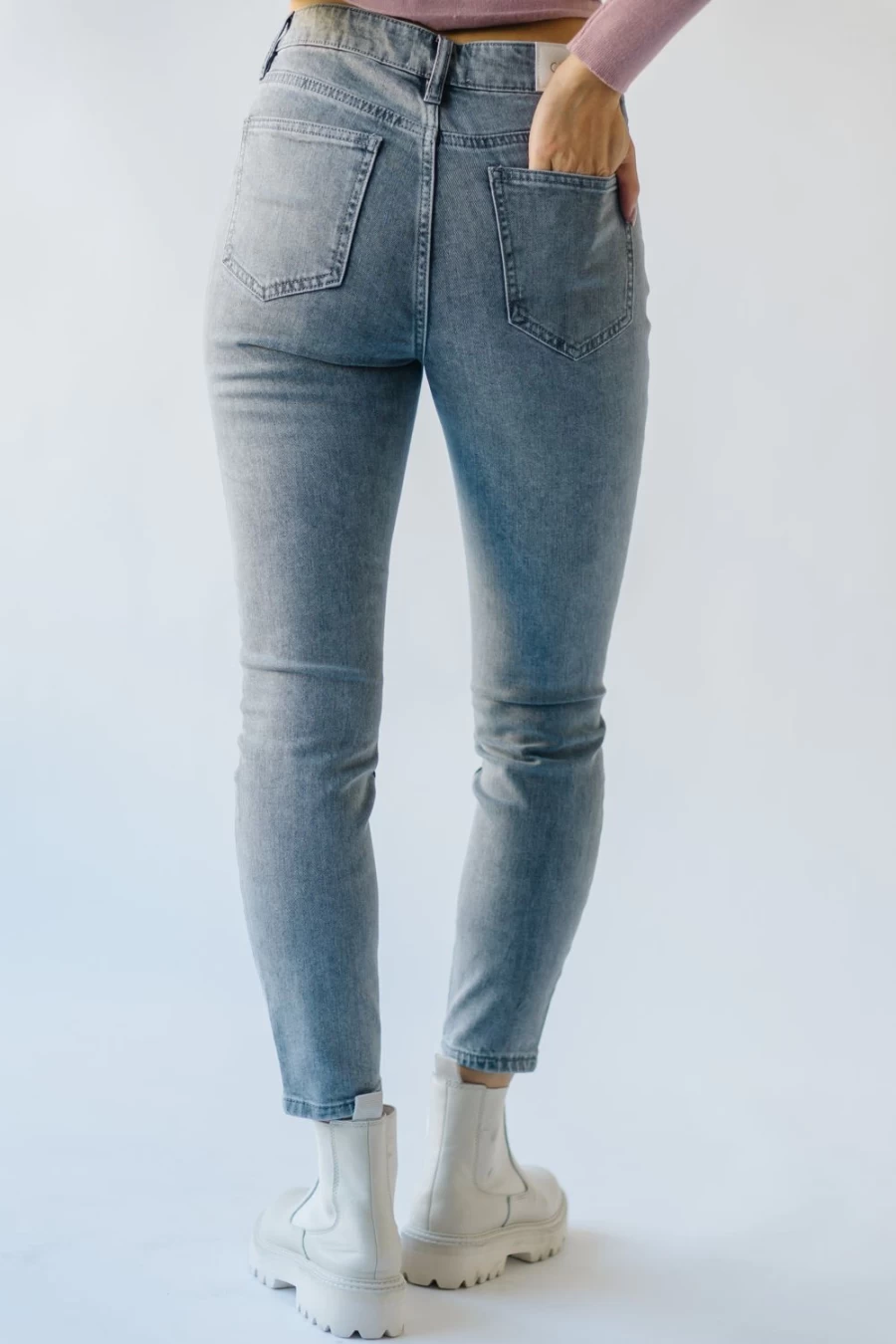 "Piper & Scoot Women's Holdrege Light Gray Mid Rise Skinny Crop Jeans"