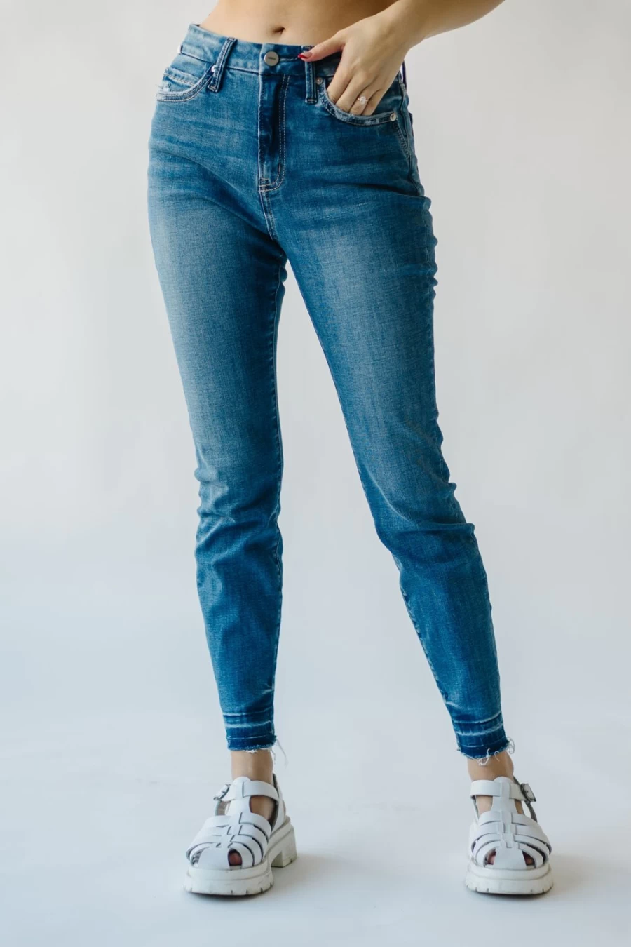 Piper & Scoot Women's Medium Blue High Rise Skinny Crop Jeans - Mongan Fit