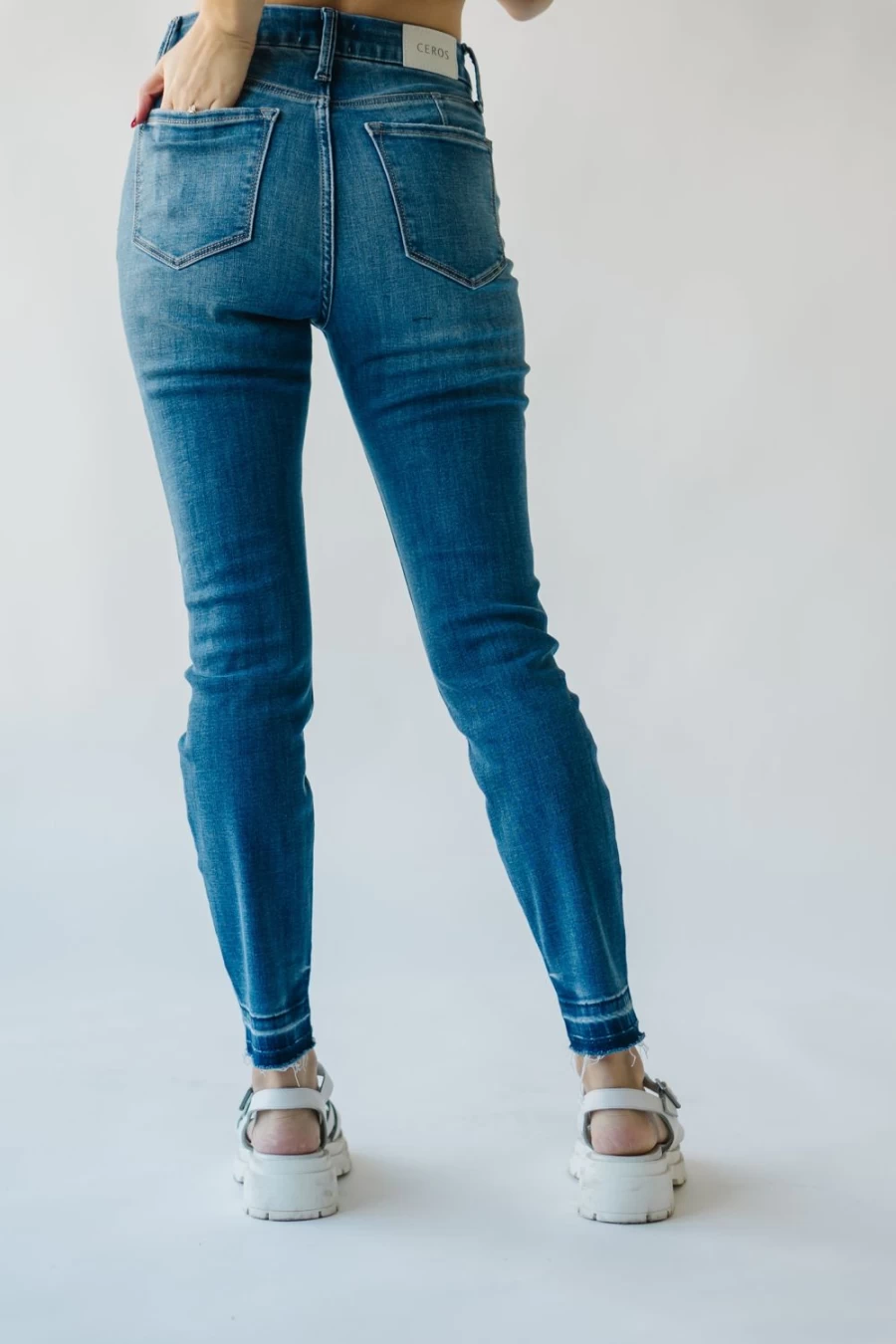 Piper & Scoot Women's Medium Blue High Rise Skinny Crop Jeans - Mongan Fit